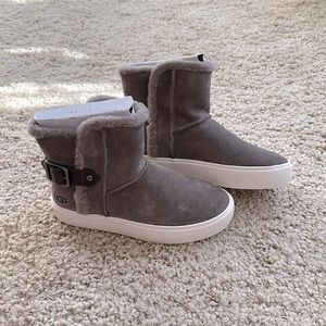 UGG Aika Suede Sneaker size 6 NWT